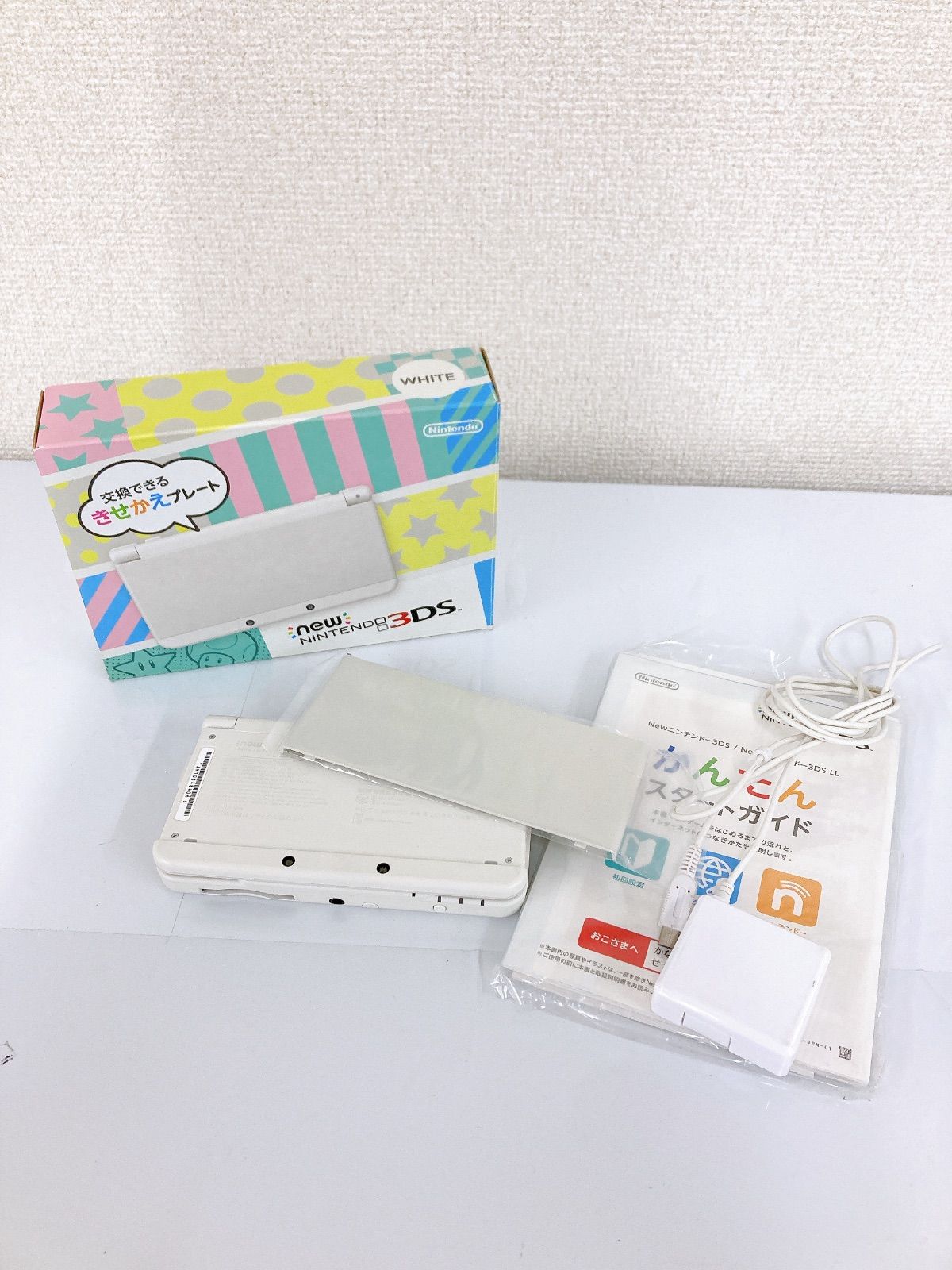 ￥ 通電 済み Nintendo Newニンテンドー3DS ホワイト 充電器付属 ゲーム機本体 1
