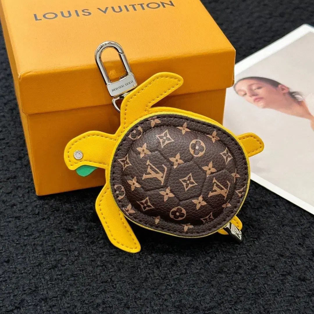 Louis Vuitton ルイヴィトン カメ キーチェーン