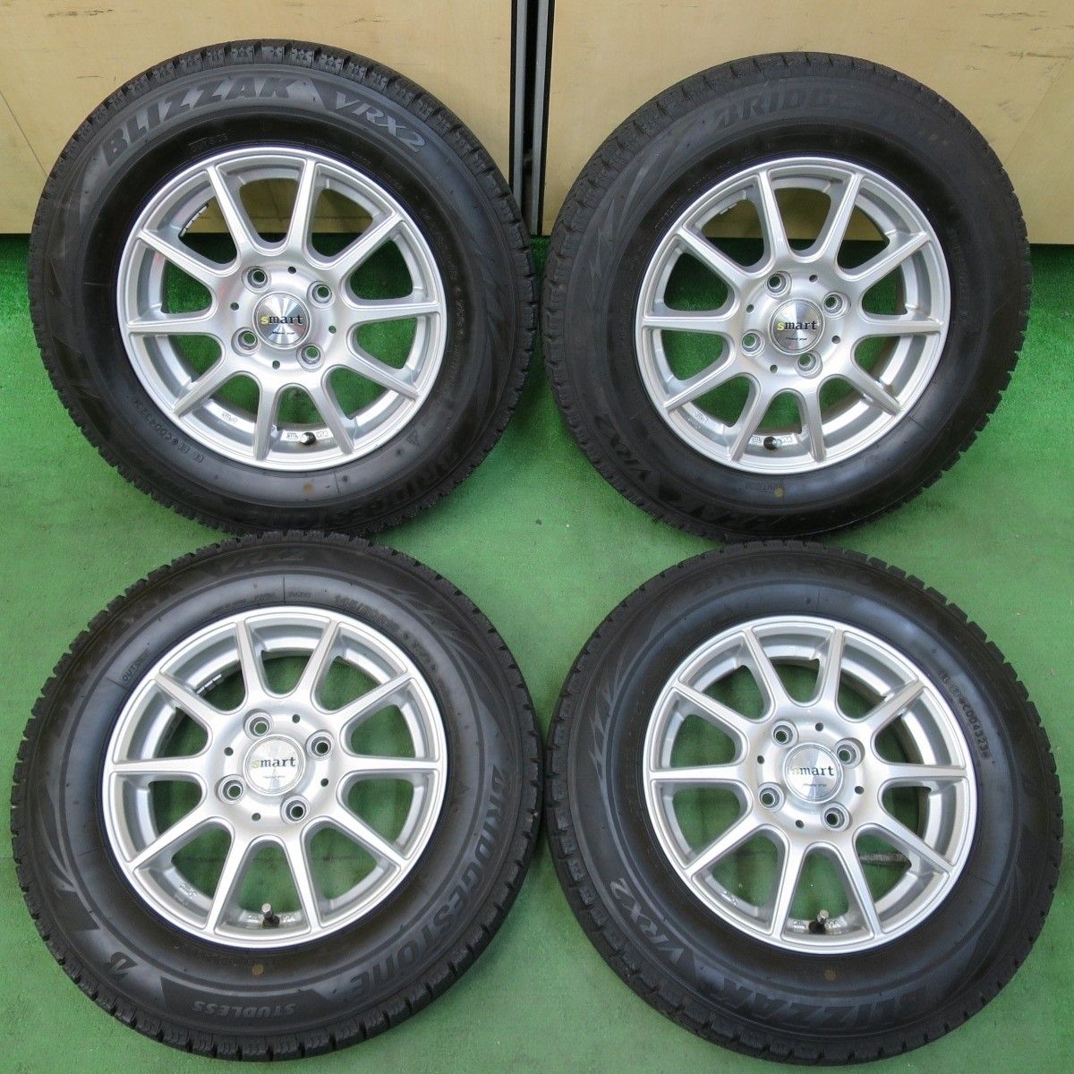 バリ溝！23年！ほぼ10分☆スタッドレス 145⁄80R13 ブリヂストン