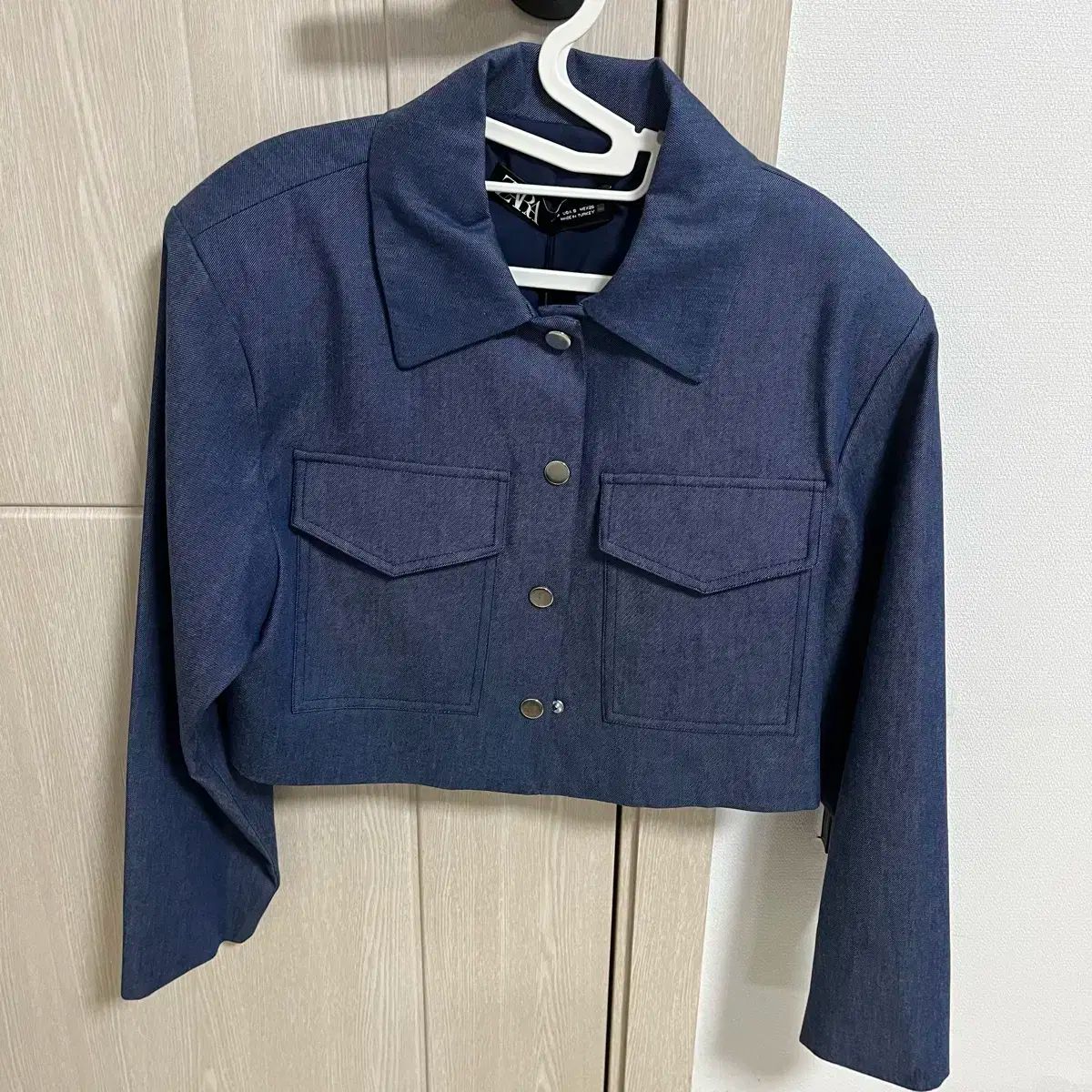 ZARA ショルダーパッド　クロップドジャケット スペイン発送 ZARA クロップドブレザーショルダーパッド 最新作