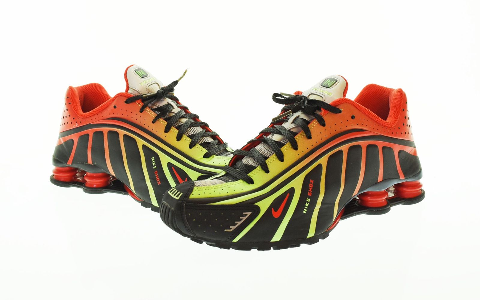 ナイキ NIKE SHOX R4 / NEYMAR JR. BLACK/CHALLENGE RED-LLIC SILVER ショックス BV1387-001 メンズ靴 スニーカー ブラック 28cm 103S-779
