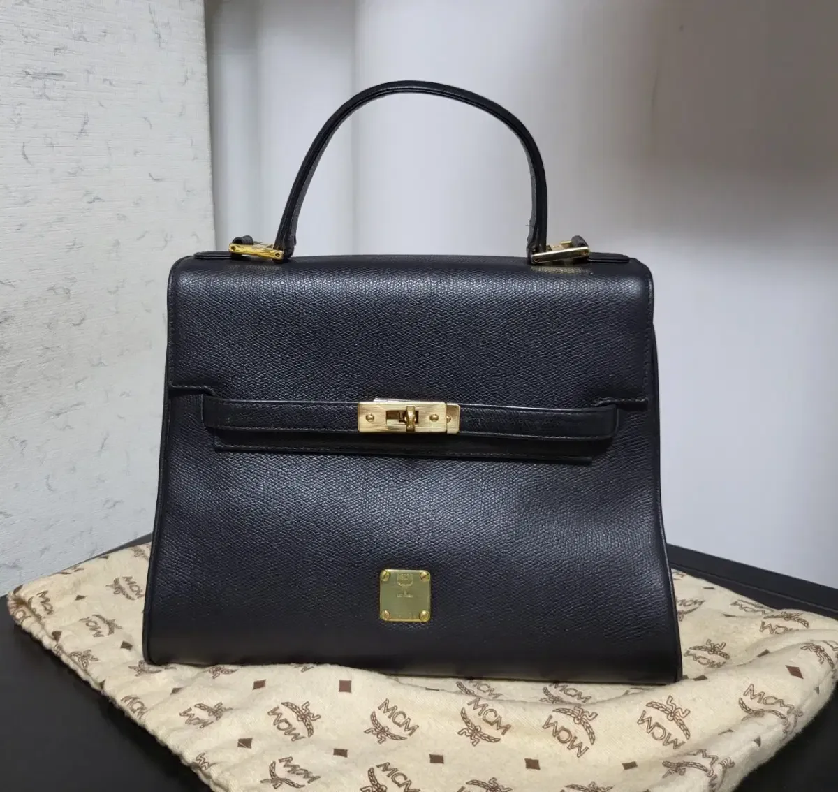 MCM エムシーエム MCM ケリーハンドバッグ ハンドバッグ レザー ミニ 
