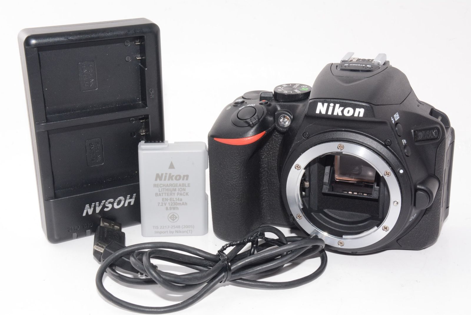 ■美品■ ニコン　Nikon D5600 ダブルズームキット 《S数 2166回 □美品□ ニコン Nikon D5600 ダブルズームキット 《S数 2166回 ☆