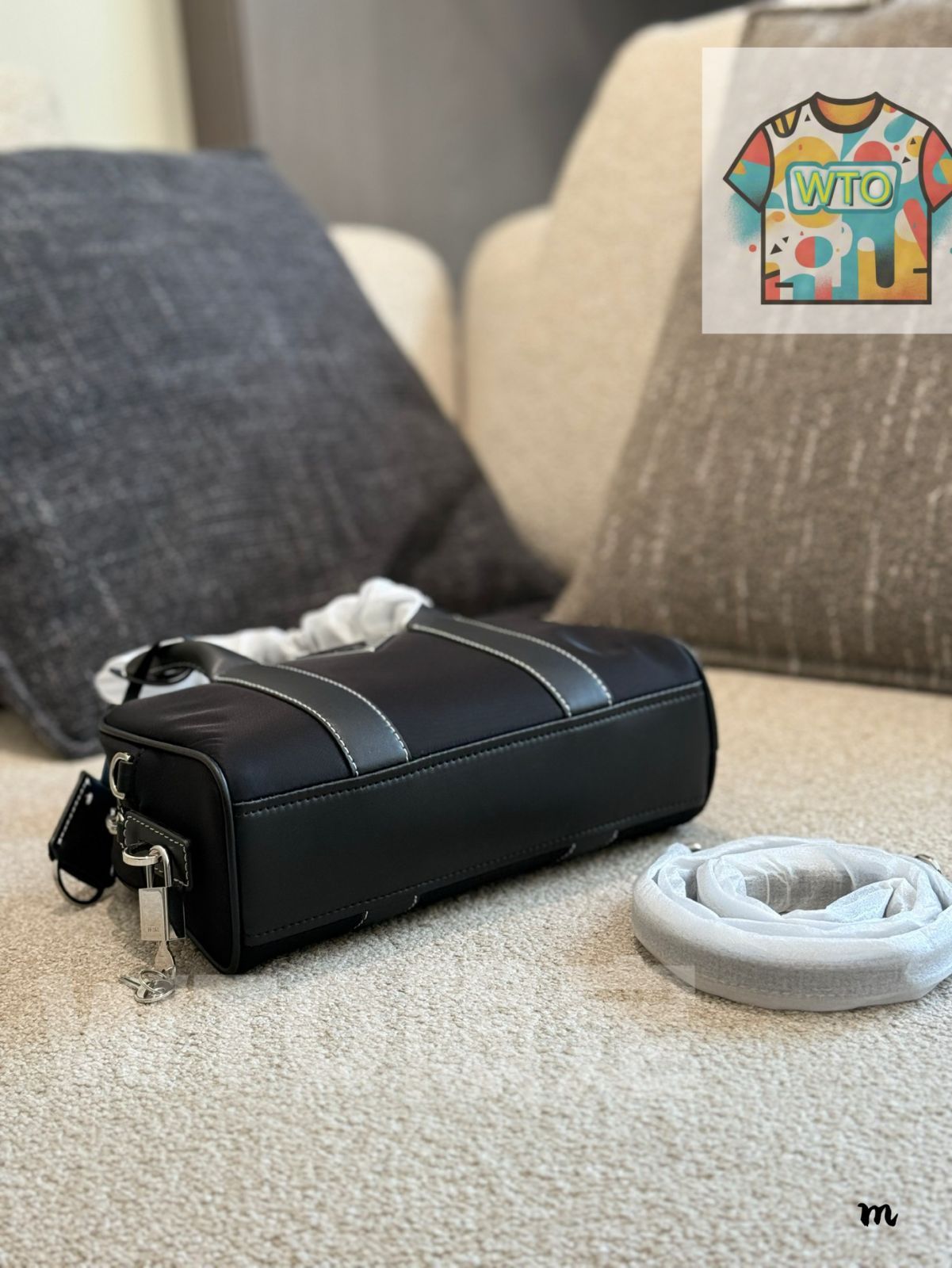 【美品】PRADA×プラダ 特大パドロックボストンバッグ 中古・古着通販】PRADA (プラダ) レザーボストンバッグ ブラック