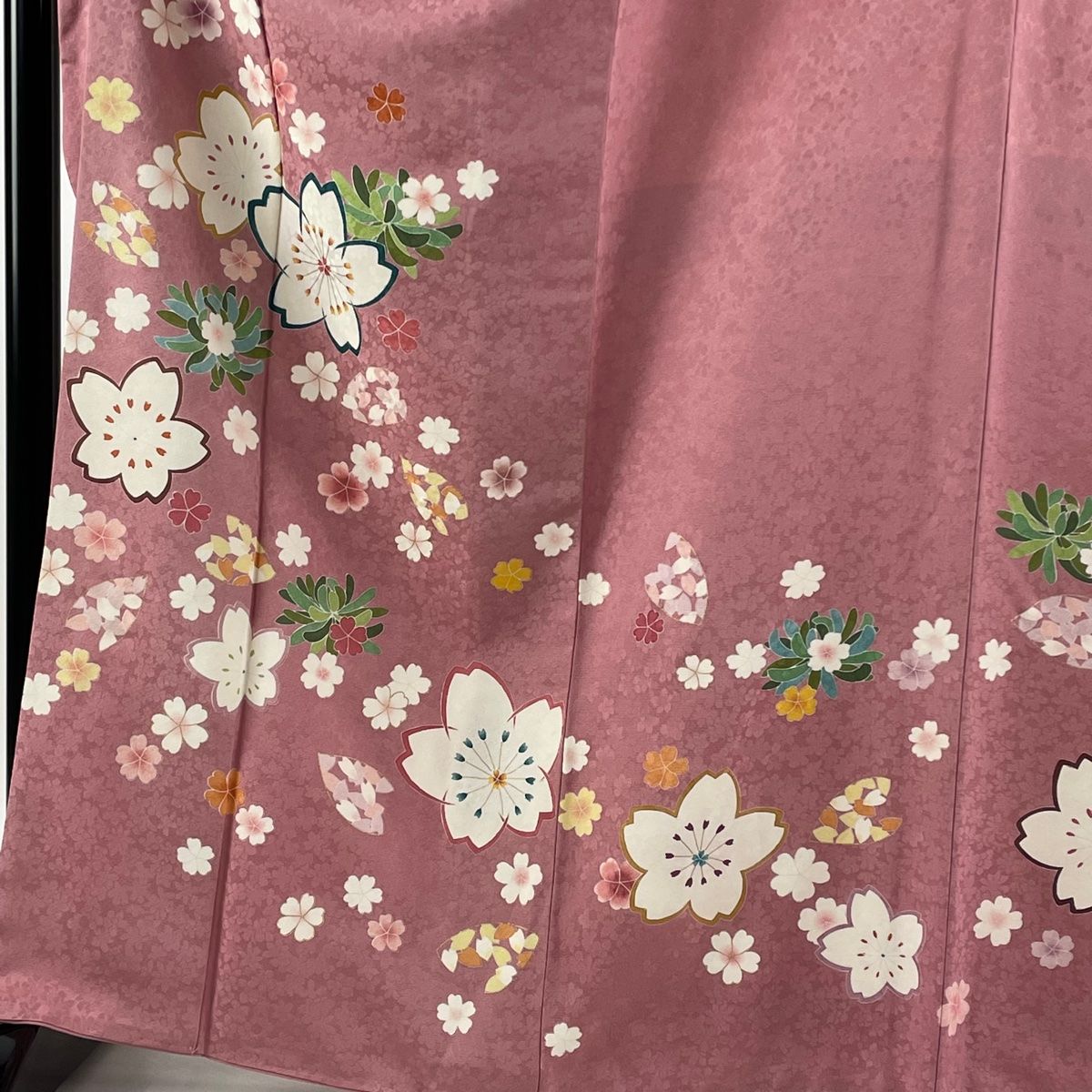 多様な 葉柄 桜 袷 L 裄丈69.5cm 身丈166.5cm 振袖 金彩 【中古】 名品