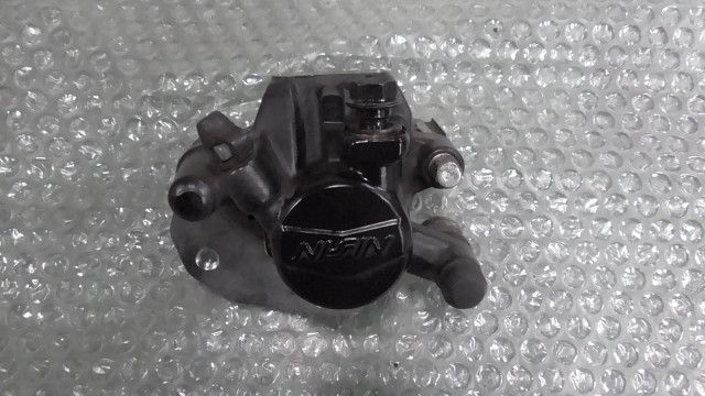 バーグマンストリートEX EA23M-102xxx の ブレーキキャリパー:#1725931936