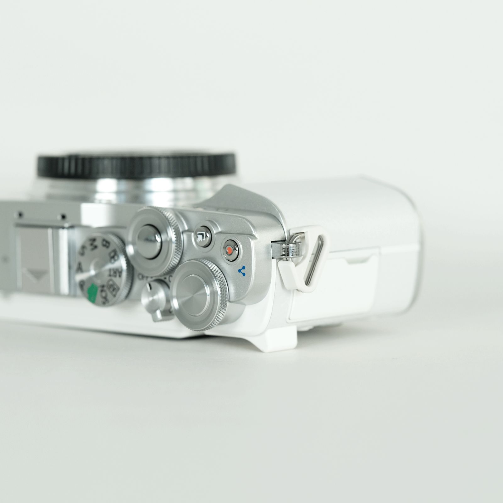 OLYMPUS