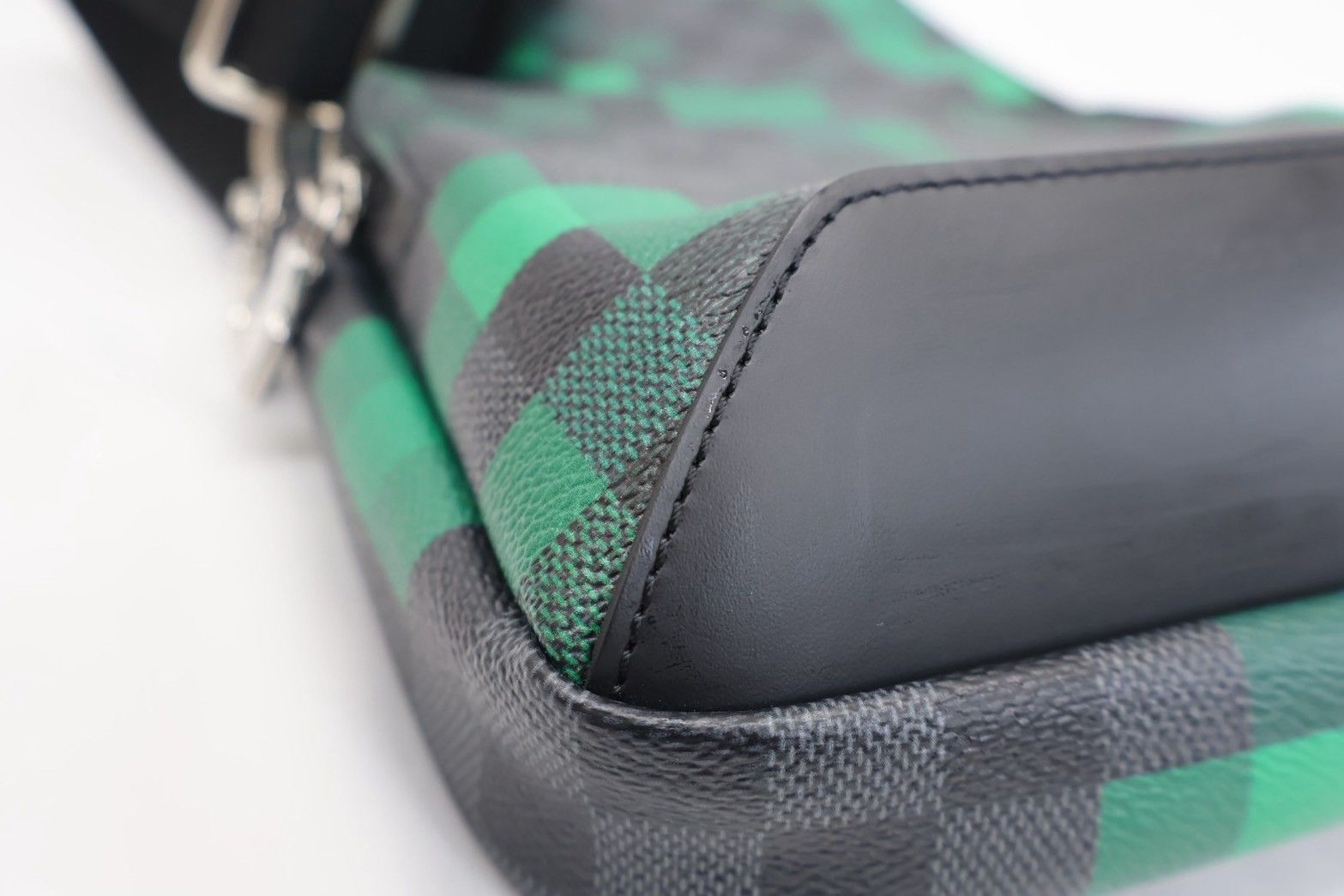 VUITTON アヴェミュー