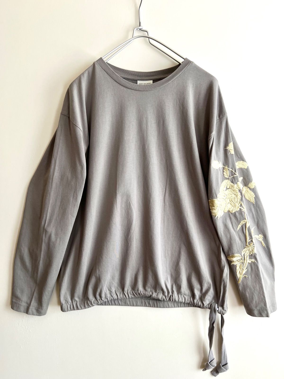 DRIES VAN NOTEN ドリスヴァンノッテン 袖刺繍 カットソー 中古・古着通販】DRIES VAN NOTEN (ドリスヴァンノッテン) 刺繍