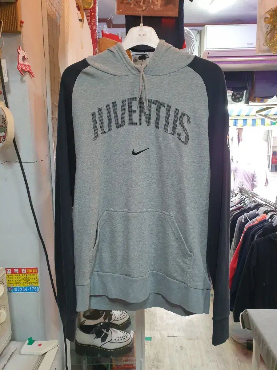 nike Nike(ナイキ） ユヴェントス フード付きTシャツ