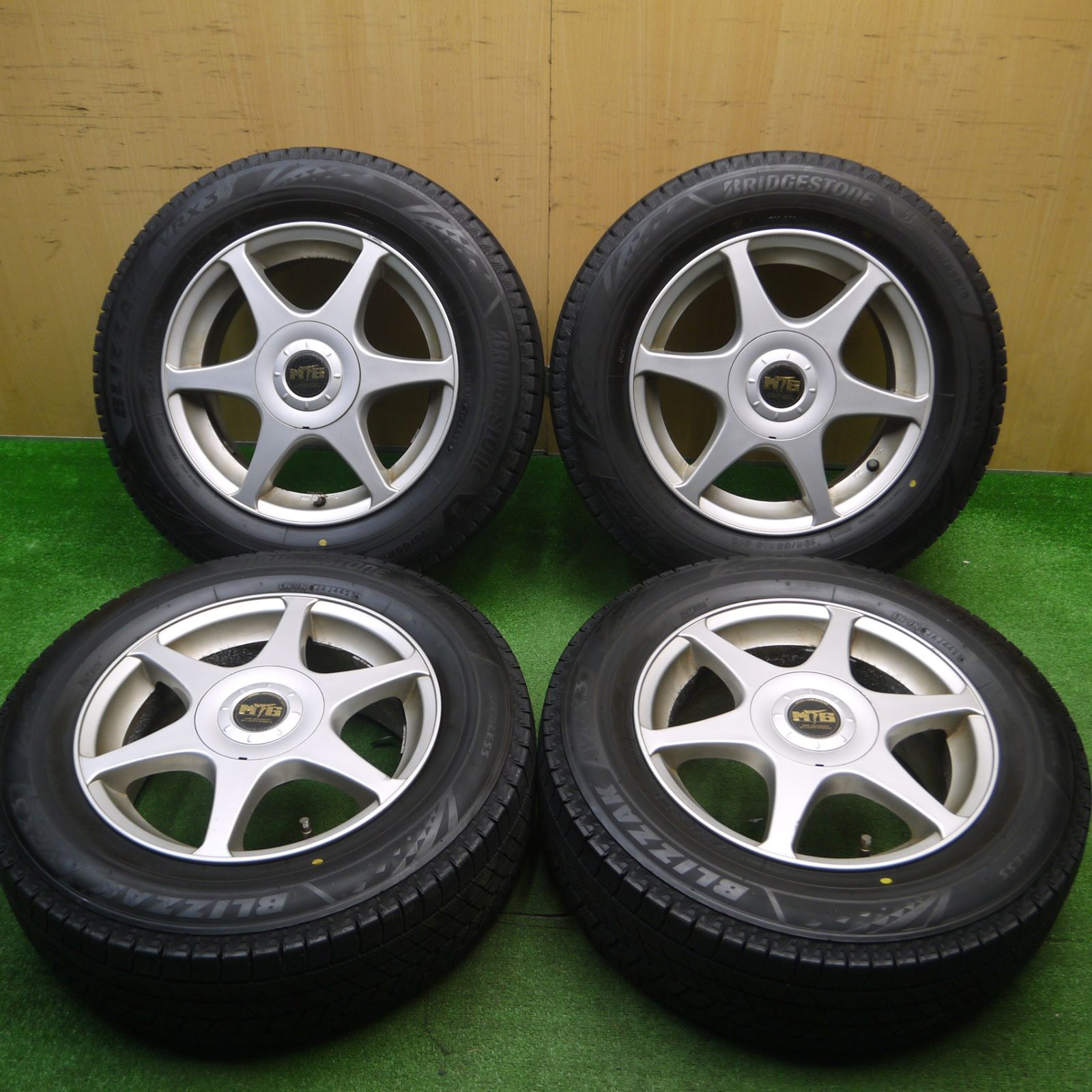 [送料無料] バリ溝！23年！9.5分以上スタッドレス 195/65R15 ブリヂストン ブリザック VRX3 MT6 社外 アルミ 15インチ PCD 100 114.3/5H マルチ4121601Hス
