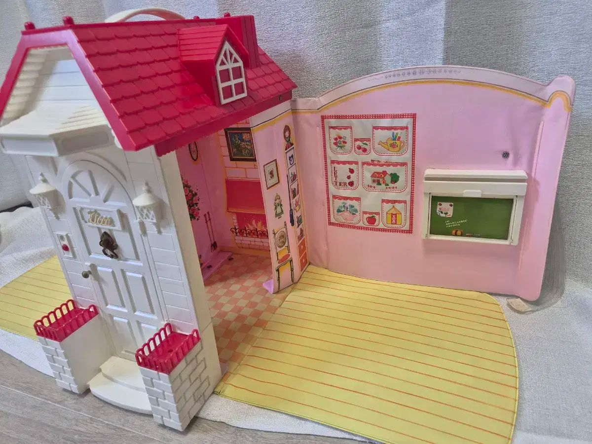 【昭和レトロ】リカちゃん スーパー ドールハウス 1970年代 昭和レトロ】リカちゃん スーパー ドールハウス 1970年代 - メルカリ