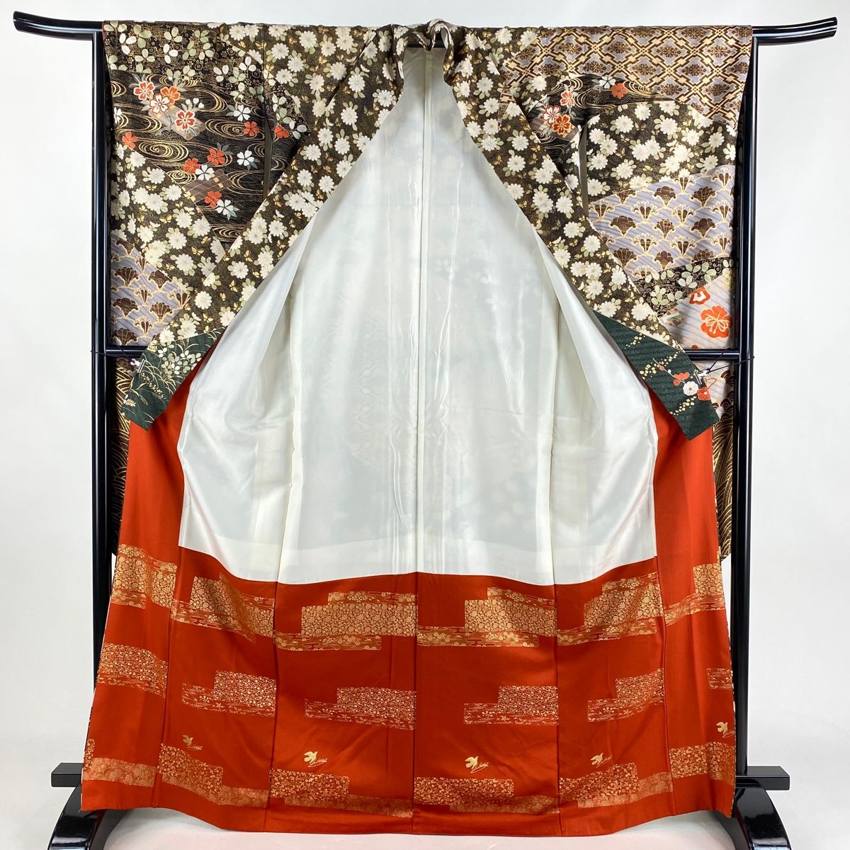 振袖 身丈162.5cm 裄丈67cm M 袷 蝶 雪輪 金糸 金彩 朱色 正絹 名品  