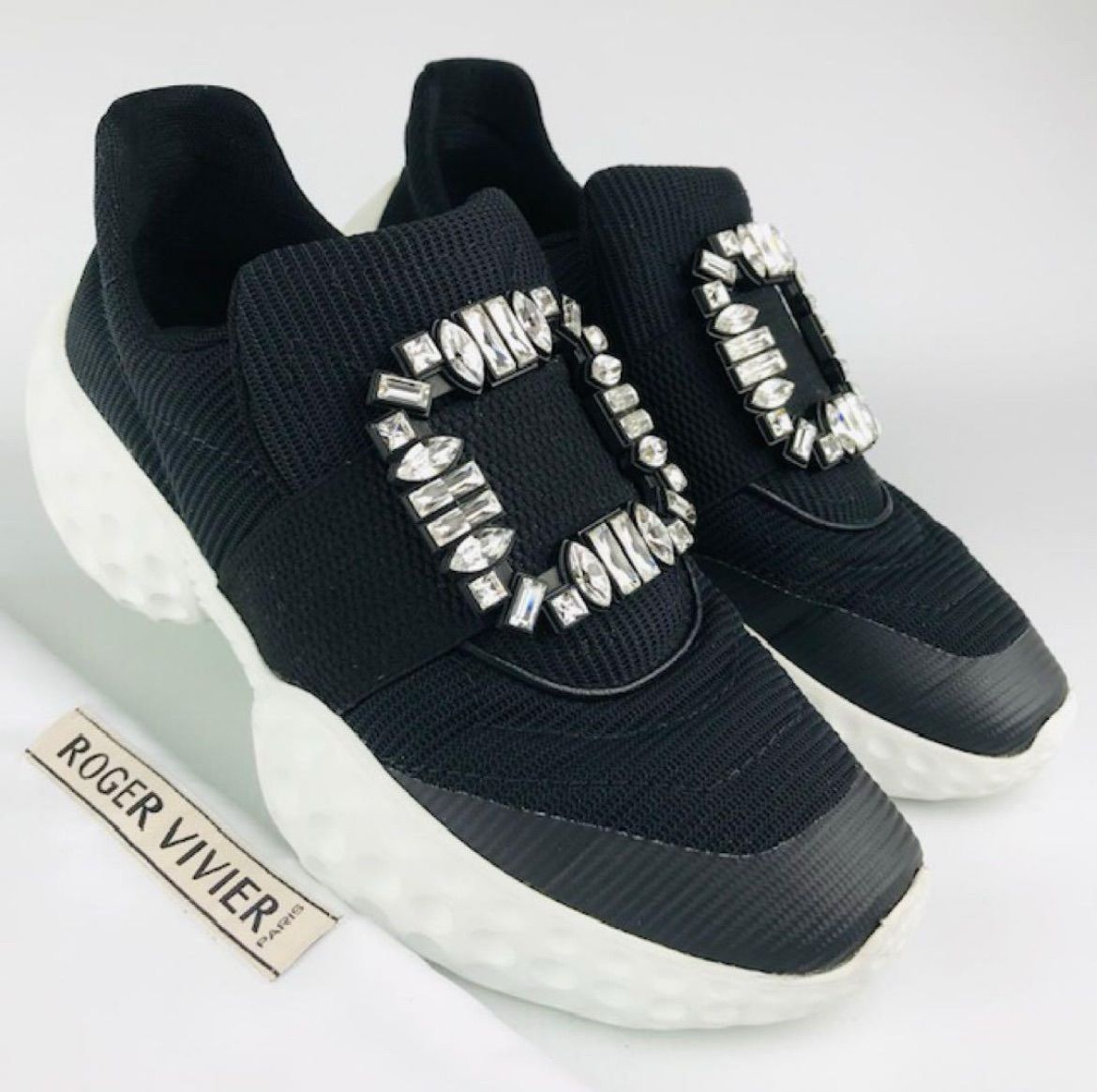 ロジェヴィヴィエ　ストラスバックル　ファブリックスニーカー　ビジュー　サイズ38 美品☆ROGER VIVIER・ロジェヴィヴィエ ヴィヴランライト