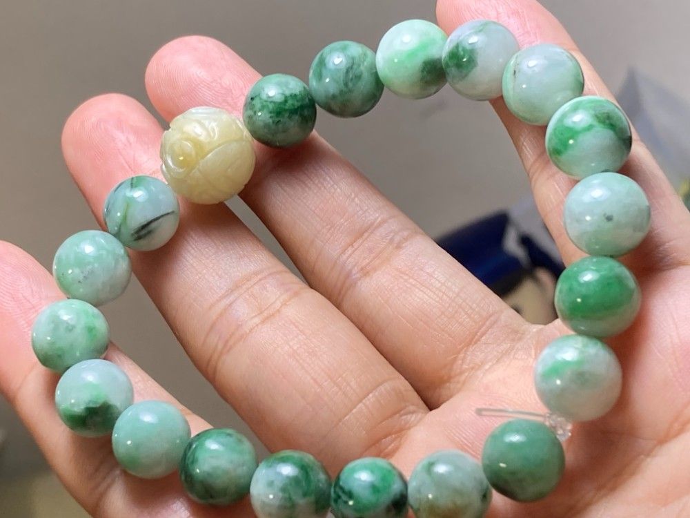 BR7-45 花緑10.0mm 彫り花珠 ミャンマー産 天然 A貨 本翡翠 ブレスレット