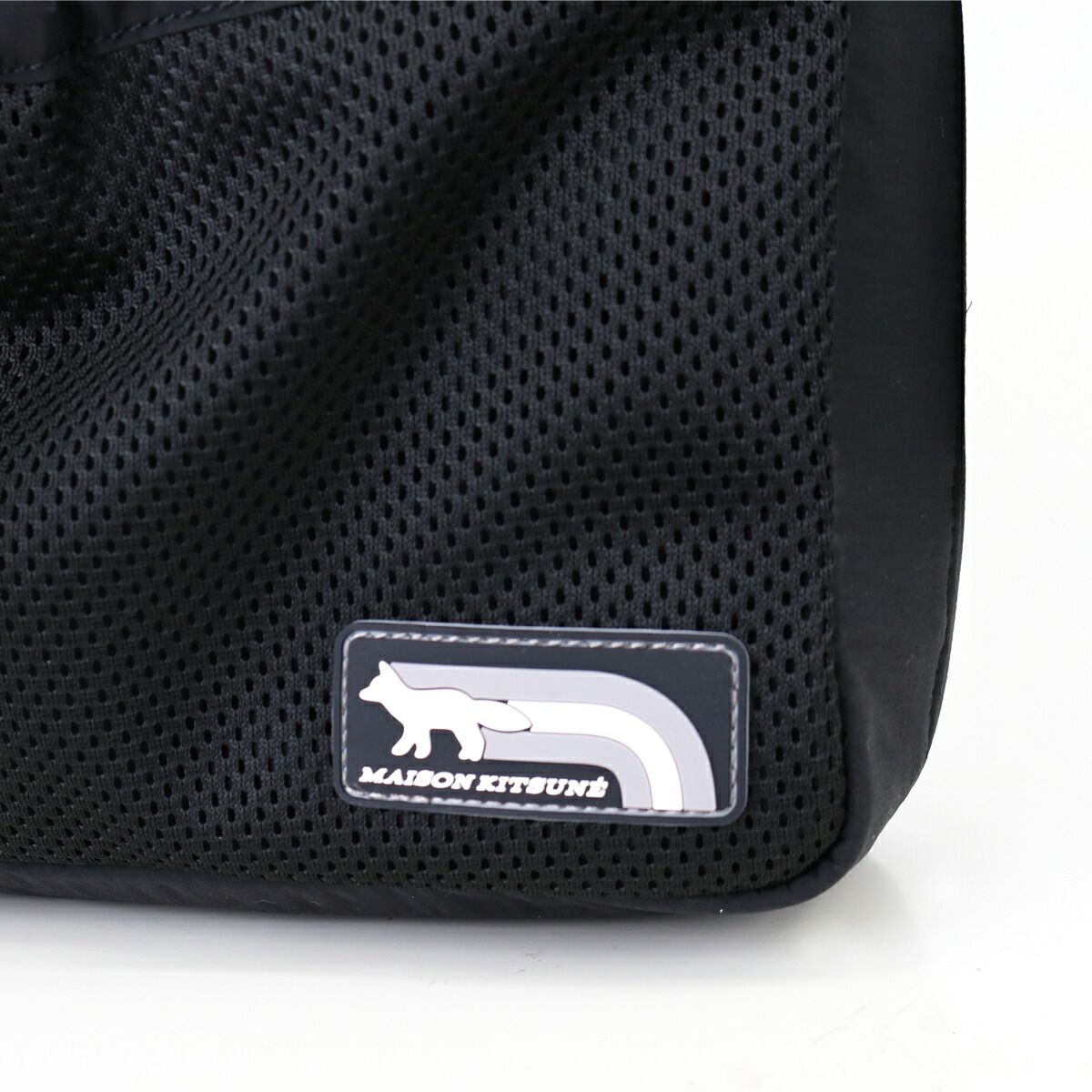MAISON KITSUNE メゾン キツネ FLASH FOX MESSENGER NM05172 WQ4034
