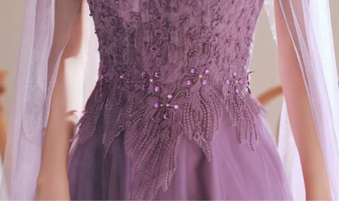 お花のデザインにチュールがオシャレでゴージャスなロングドレス