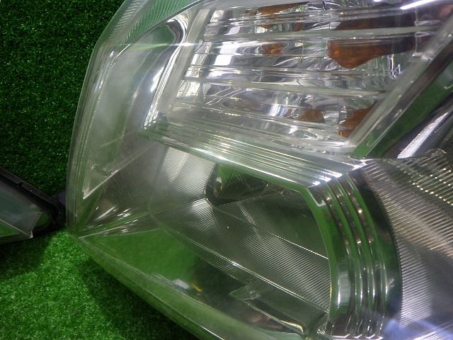 130 ヴィッツ ヘッドライト左右 HID NC52-236 バラスト無し 130