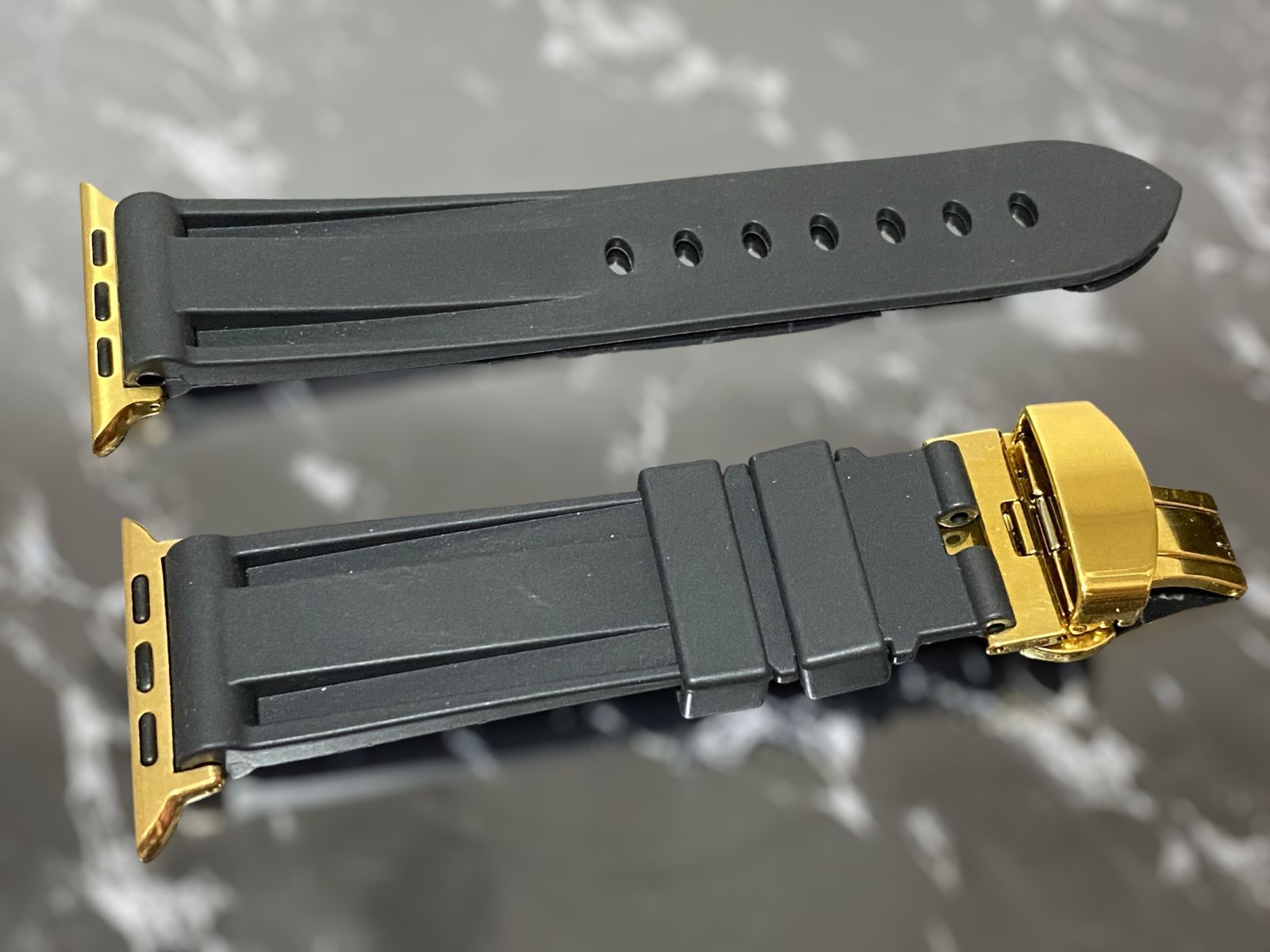 ゴールド　ブラック　アップルウォッチ ケースカバーApple Watch. Dラバーベルト ラバーバンド キラキラカバー ケース 鑑別済み 最高品質