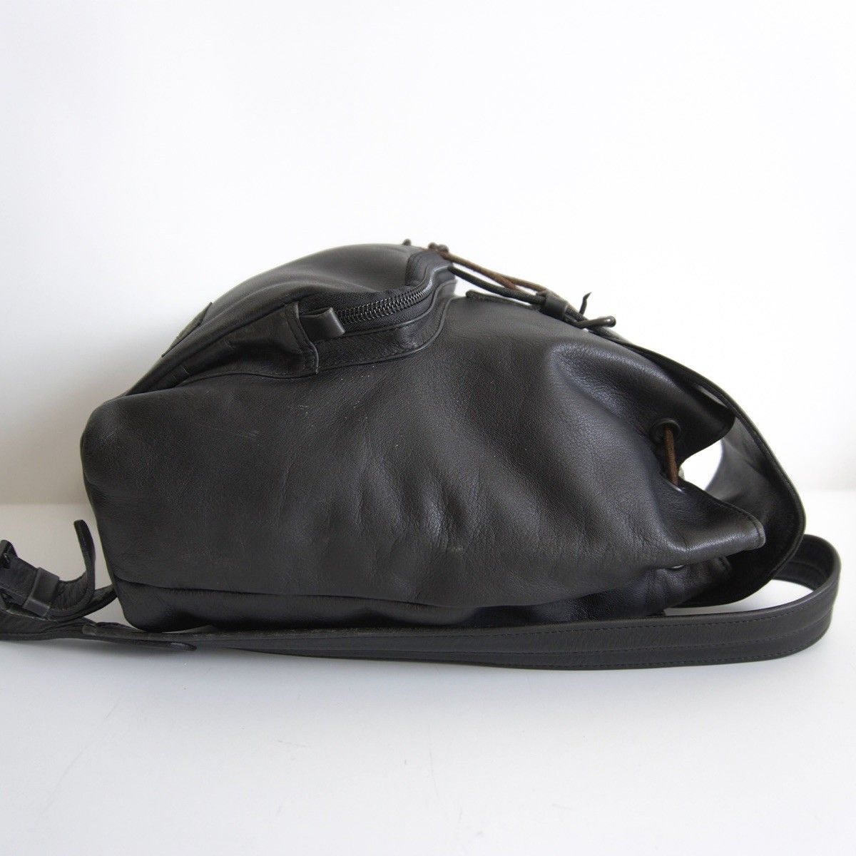 PORTER ブラックレザー ポーチ CLERK(クラーク) POUCH | 吉田カバンホームページ | YOSHIDA & Co.