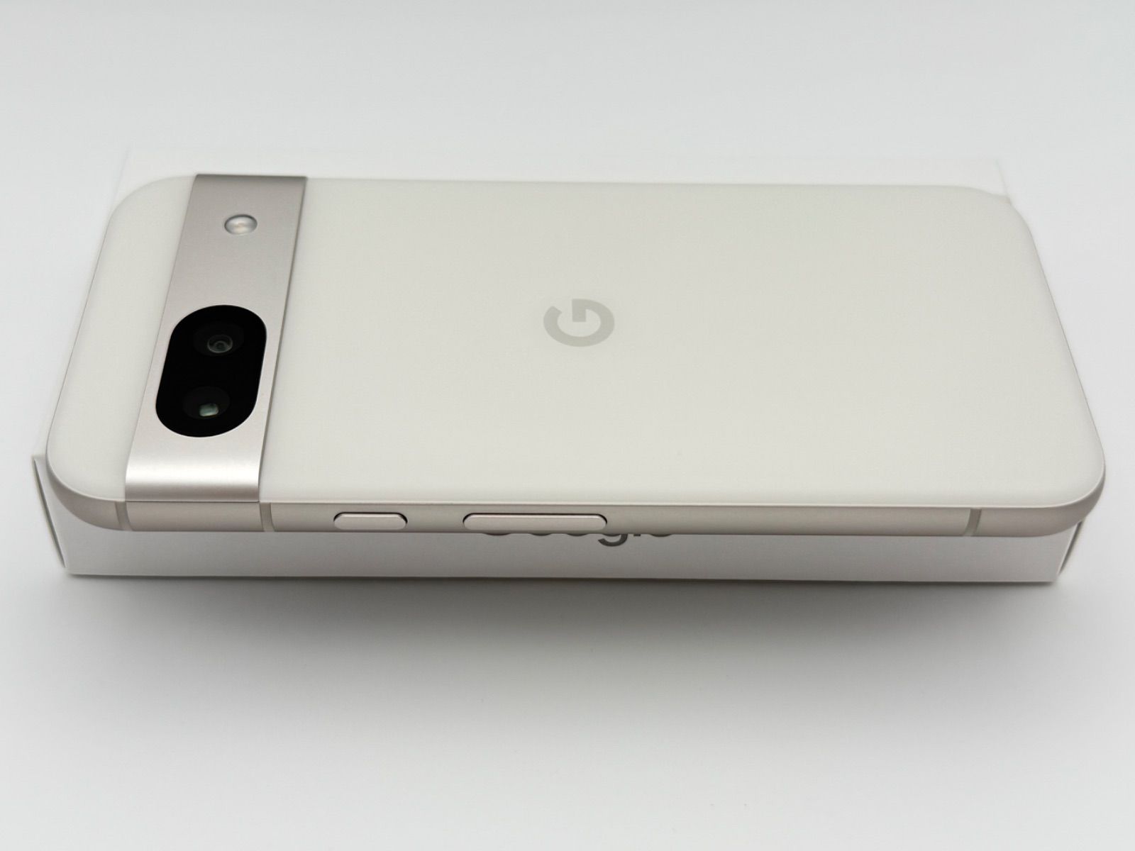 美品】Google Pixel 8a Porcelain SIMフリー 128GB ポーセリン