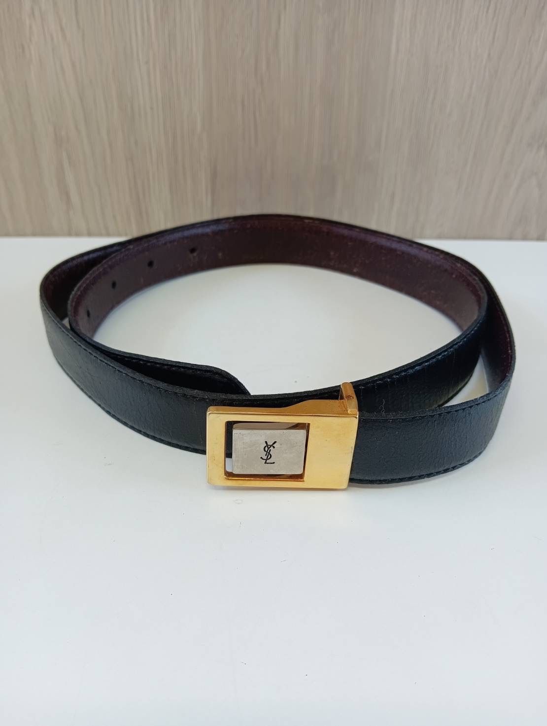 Yves Saint Laurent レザー ベルト 黒　新品未使用。 Saint Laurent YSL ロゴプレート レザーベルト | ブラック