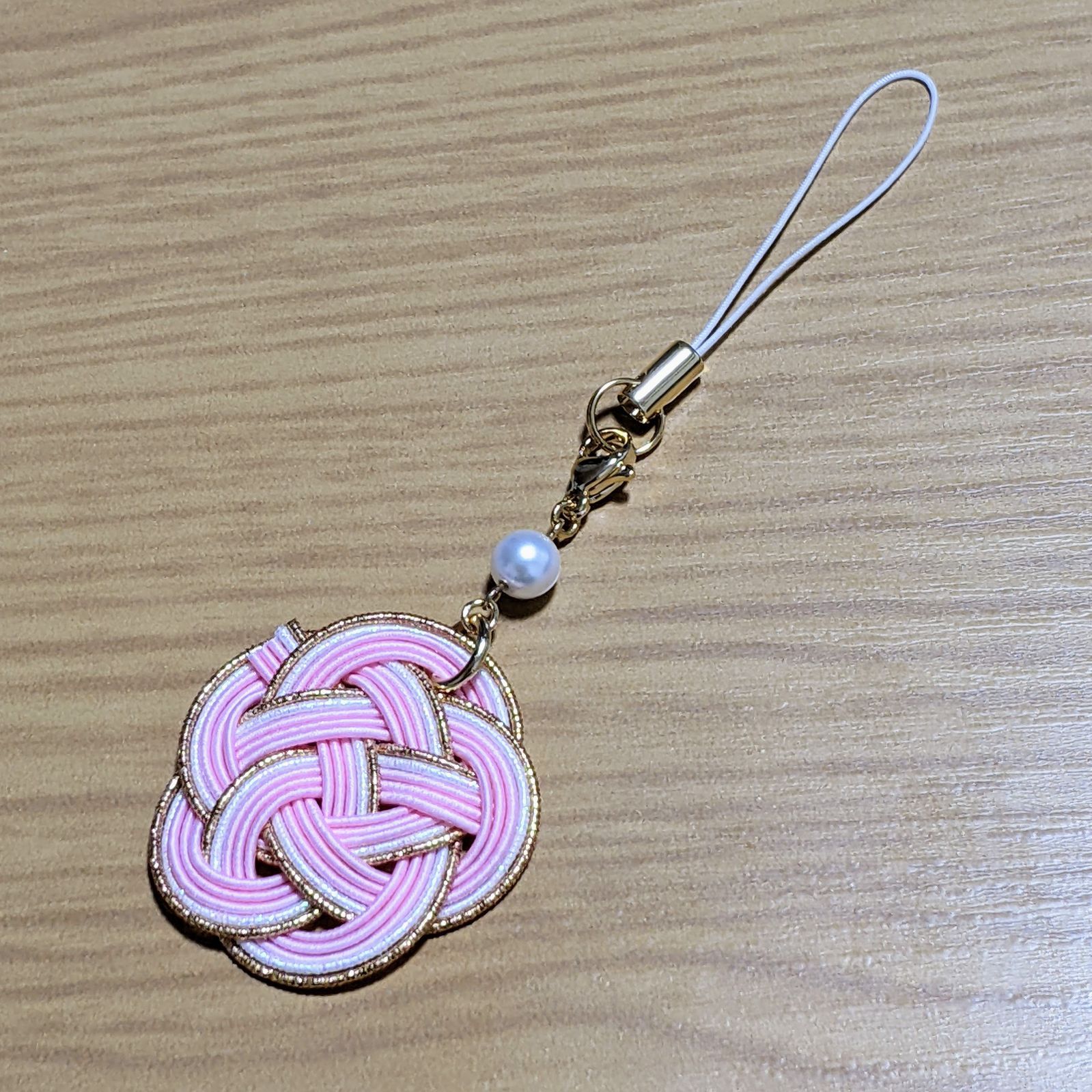 水引梅結びとパールのストラップ 桜色 ☆ピンク 桃色 - メルカリ