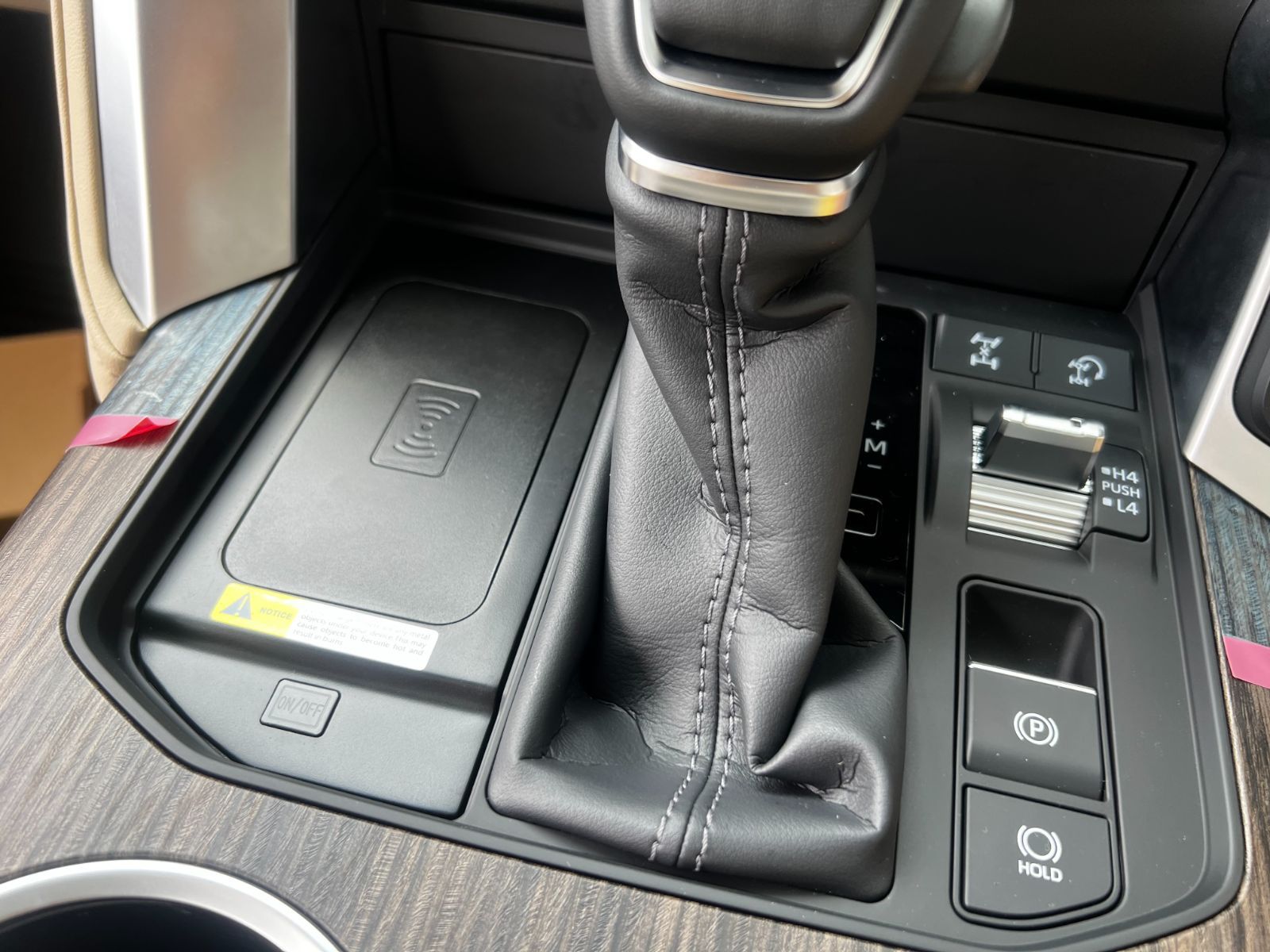 ランクル300 置くだけ充電 ランドクルーザー300 Qi ワイヤレス充電 15W
