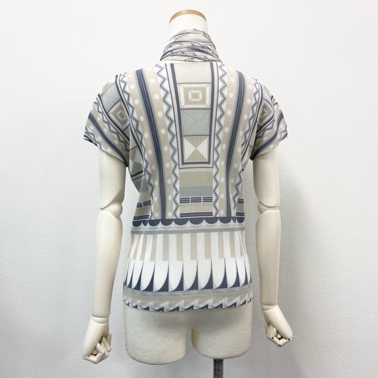 【中古】プリーツプリーズ イッセイミヤケ カットソー 半袖 ホリゾンタル ストレッチ ストライプ柄 3 ベージュ 美品】プリーツプリーズ イッセイミヤケ 半袖 カットソー ストライプ 3