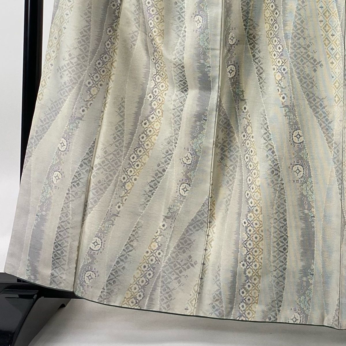 紬 身丈161cm 裄丈63cm S 袷 華文 花菱 灰白 正絹 名品 【中古  