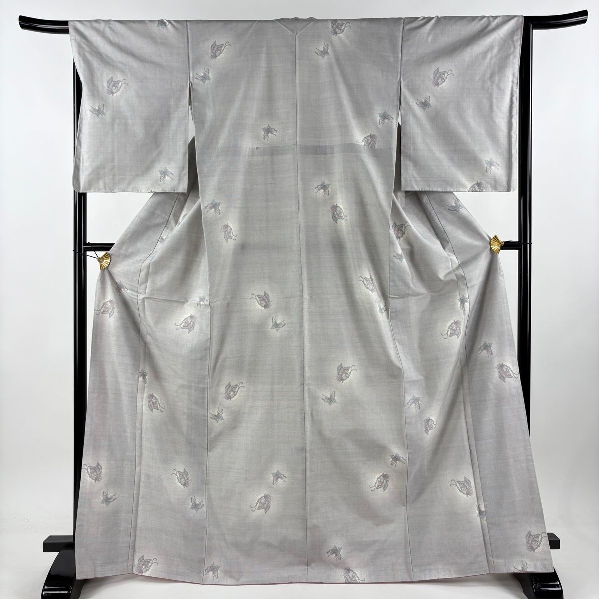 【美品】 紬 身丈170cm 裄丈66cm 正絹 秀品 【中古】 紬 身丈170cm 裄丈66cm M 袷 蝶 灰白 正絹 美品 秀品 【中古】 - メルカリ