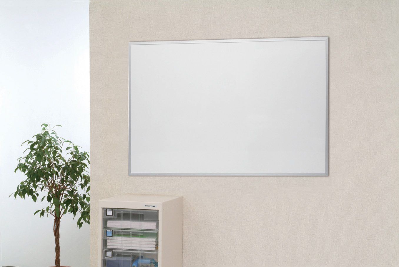 薄型アルミホワイトボード900×600mm ナカバヤシ