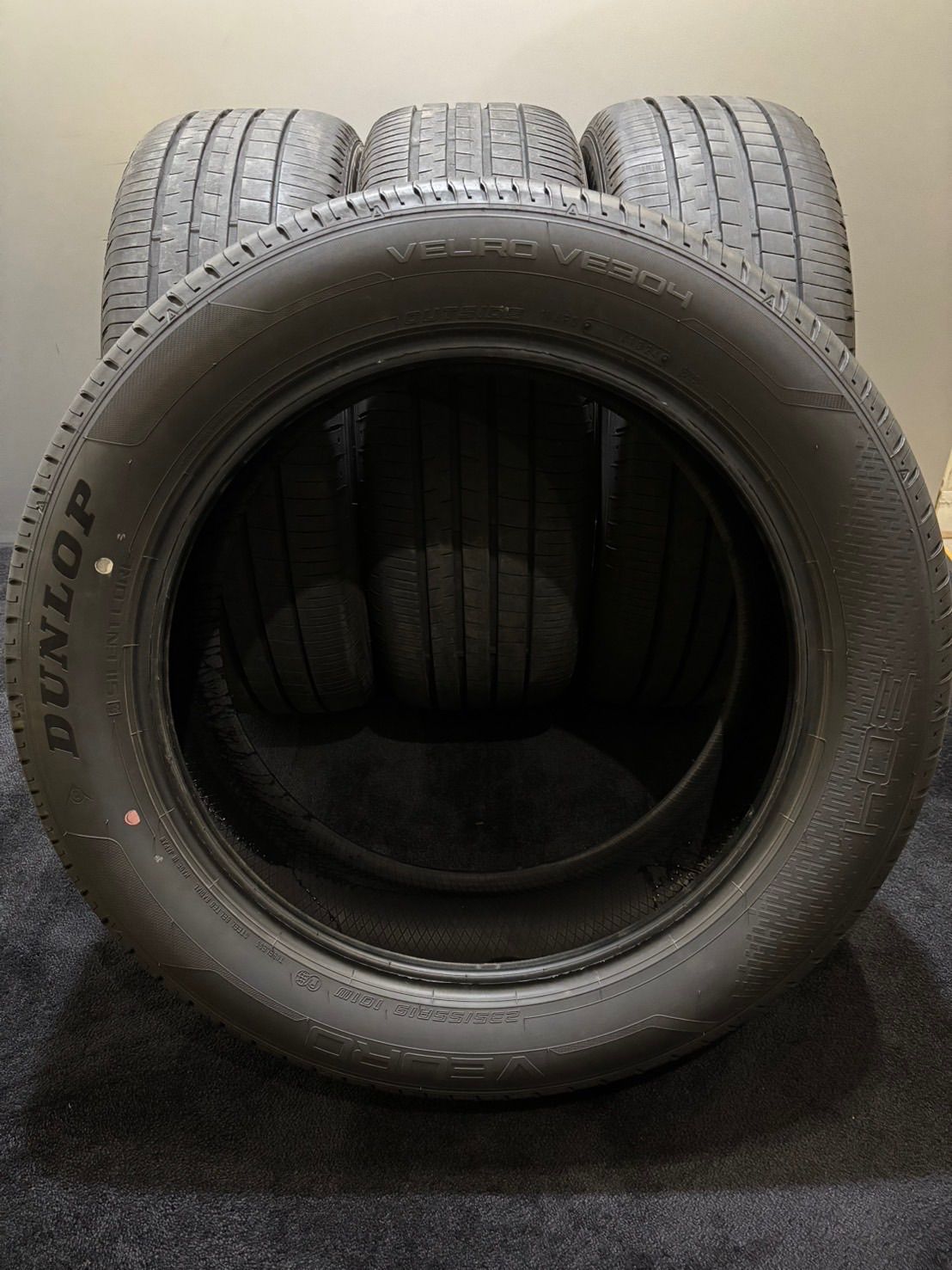 美品225/55R19 サマータイヤ 4本DUNLOP VEURO VE304 楽天市場】225/55R19 99V DUNLOP VEURO VE304 RAYS VERSUS
