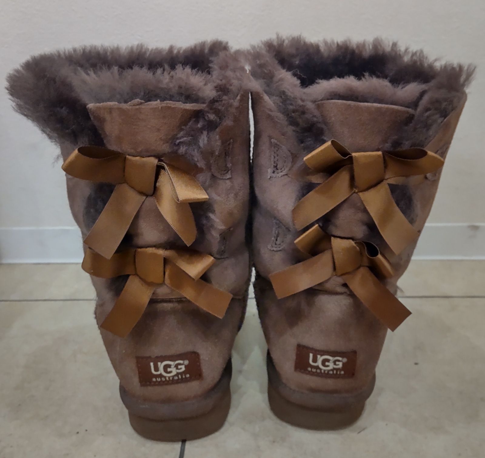 UGG アグ ムートン ショートブーツ リボン 24cm - メルカリ