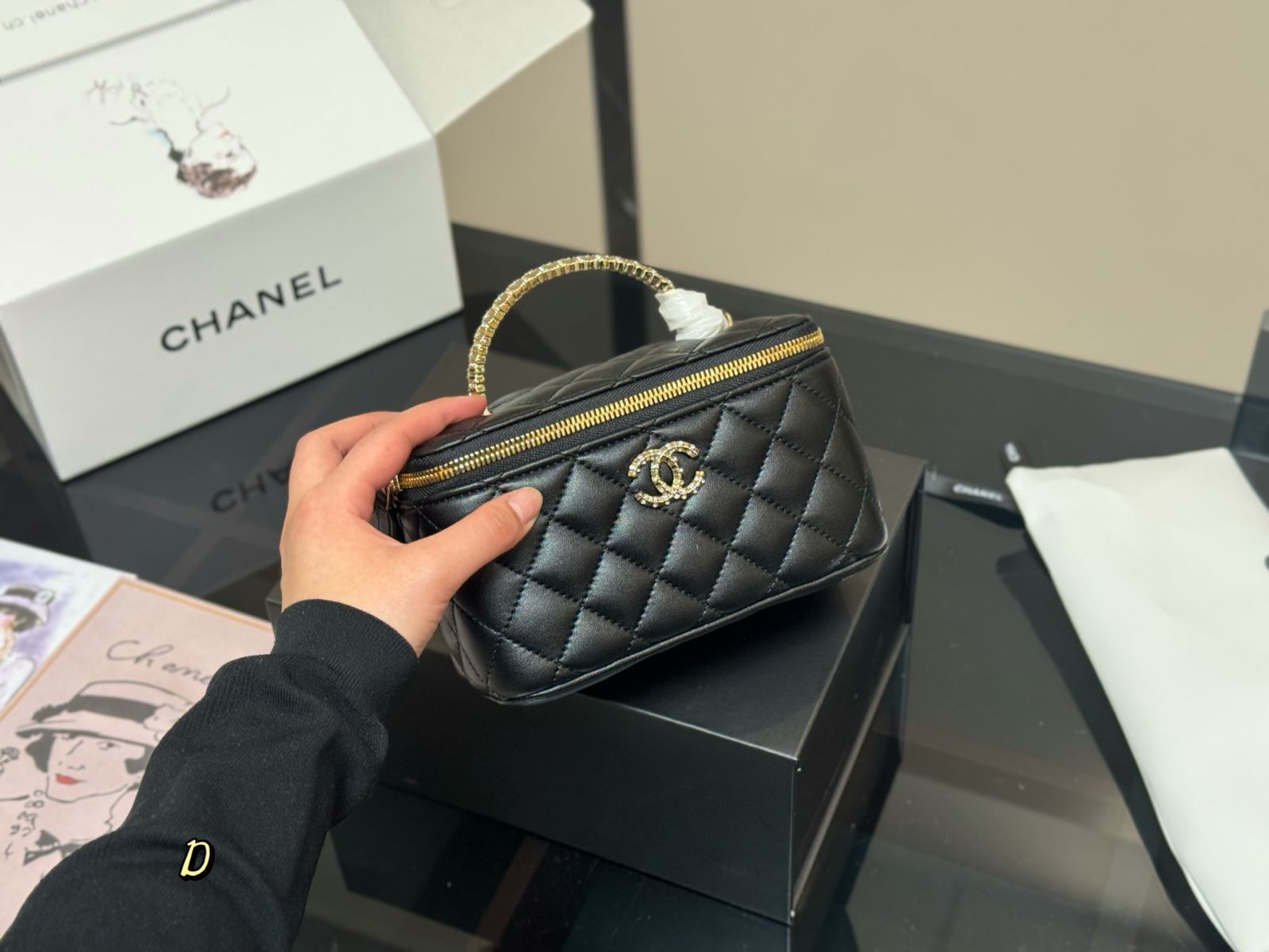 今日特価】Chanel Handle Cosmetic Box シャネル ハンドル