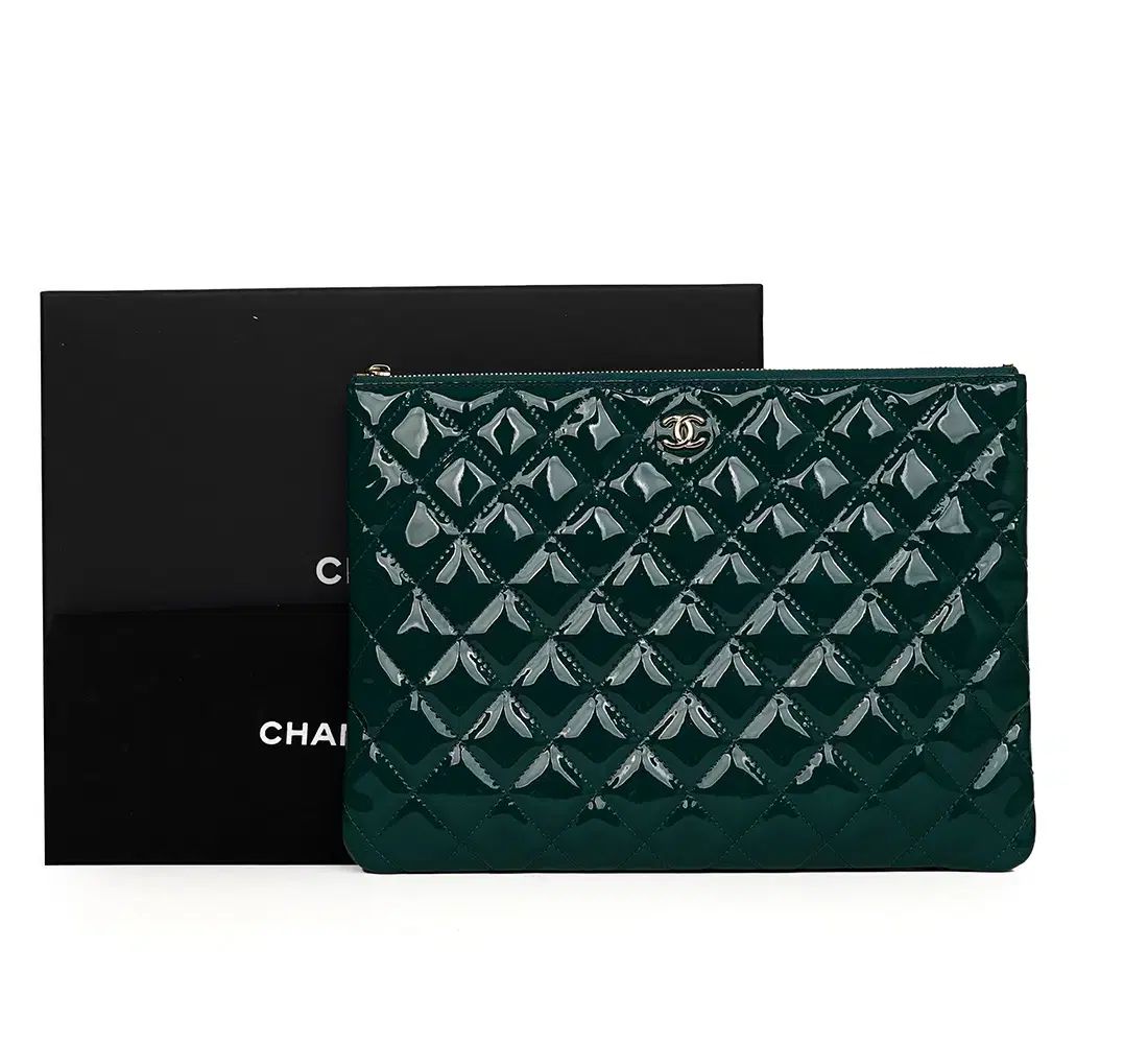 ブランド CHANEL Classic ペンダント New Medium クラッチバッグ グリーン A82545