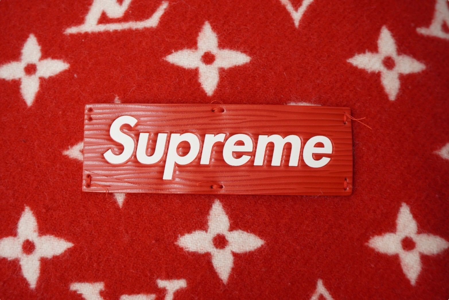 LOUIS VUITTON SUPREME クッション モノグラム