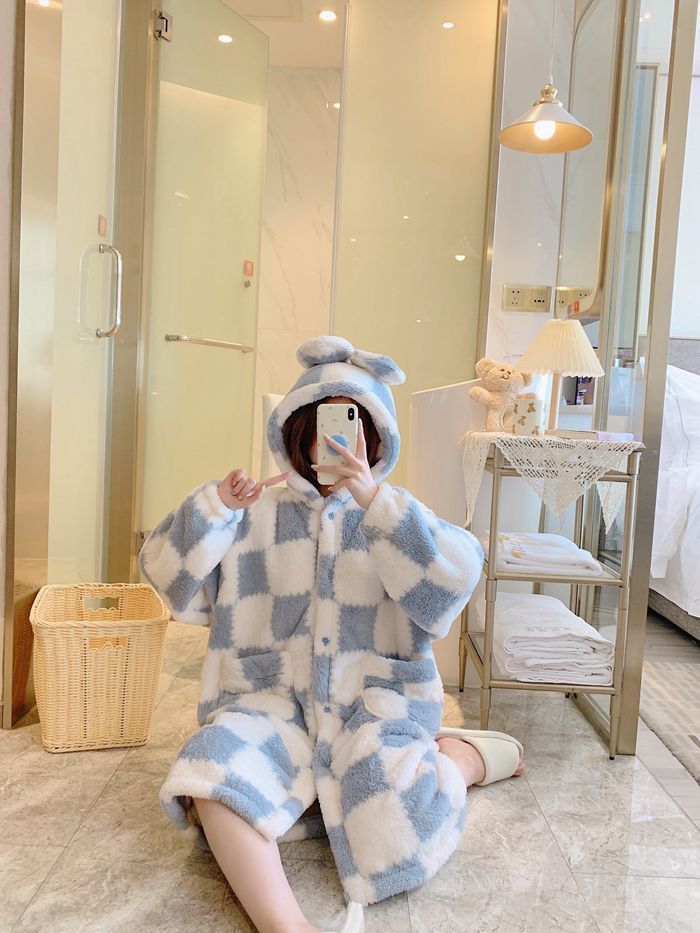 Amazon | [ＢＡＧＡＤ] バスローブ ナイトガウン モコモコパジャマ メンズ ルームウェア 英語柄 ボアフリース フランネル 秋 冬 着る毛布  腰ベルト付き ふわふわ 暖か お風呂上がり 昼寝着 きれいめ カジュアル 韓国風 日常 男性用 | パジャマ 通販 [フィオレブ] ソリッドカラーパジャマメンズバスローブマン着物ホームピジャマネグリジェガウンセット男性