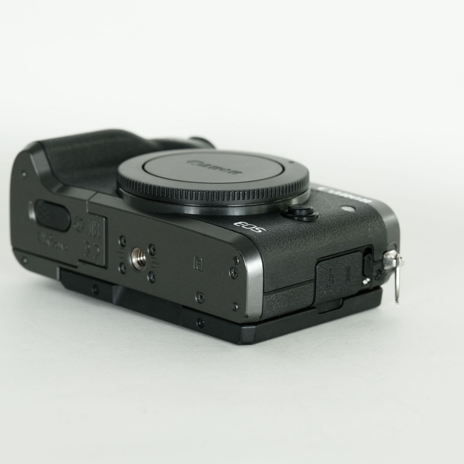良品] Canon EOS M6 [ボディ ブラック] / キヤノンEF-Mマウント