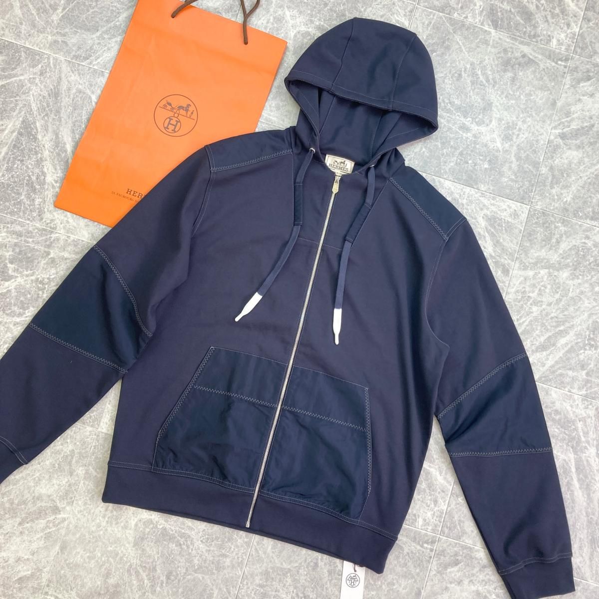 エルメス　ヴォワルH ナイロン切替　パーカー　濃紺　Lサイズ エルメスヴォワルH ナイロン切替パーカー濃紺Lサイズ