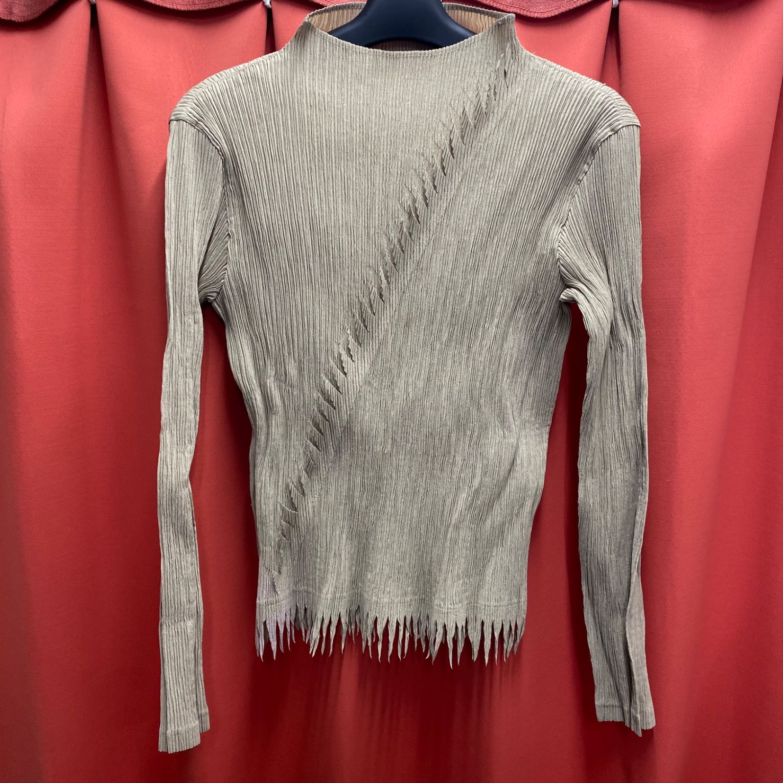 イッセイ ミヤケ プリーツプリーズ 長袖トップス PLEATS PLEASE プリーツプリーズ 長袖カットソー 良好 サイズ:4