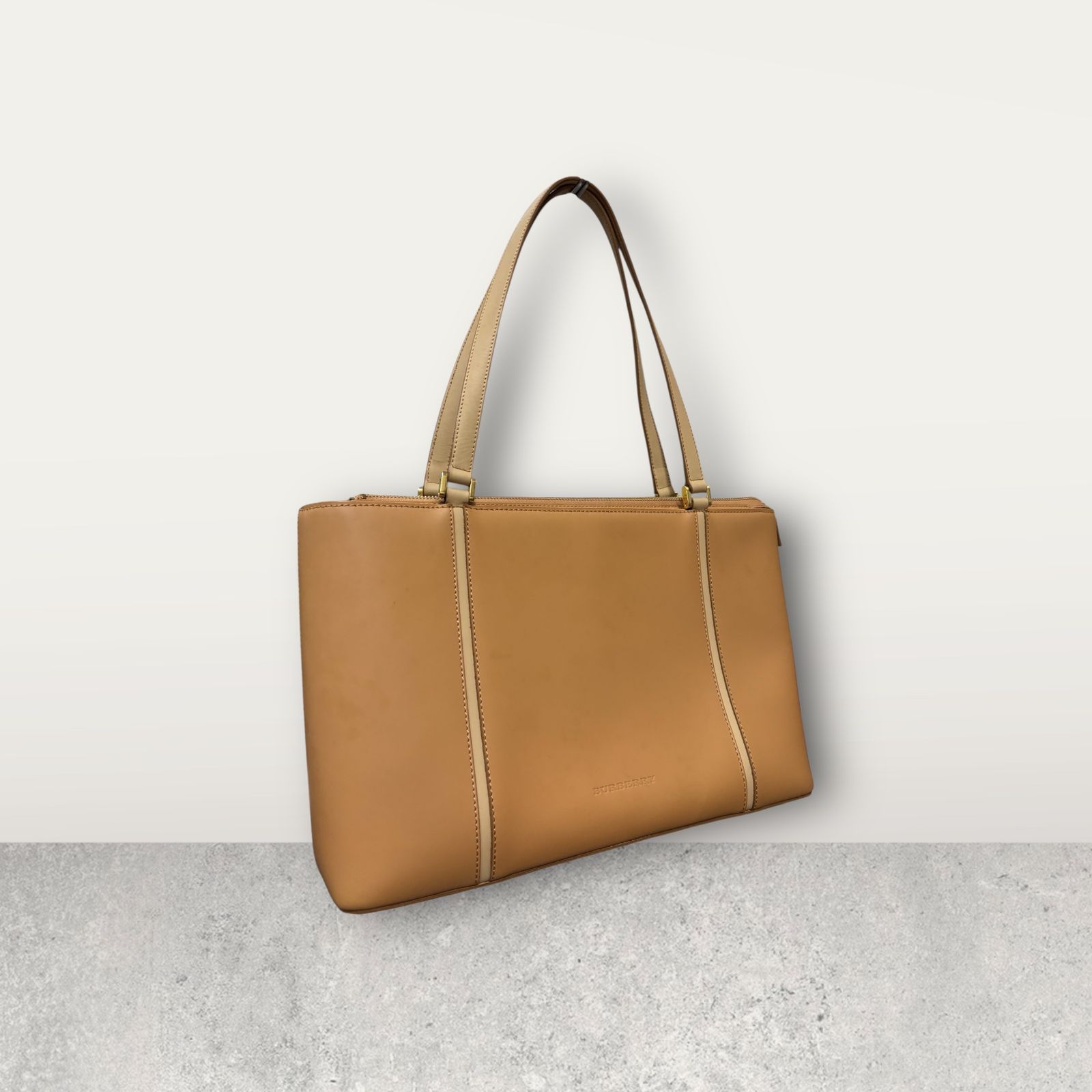 美品☆　バーバリー　トートバッグ　A4収納可能　肩掛け　レザー　PVC バーバリー 肩掛けOKレザートートバッグ（A4ファイル入ります