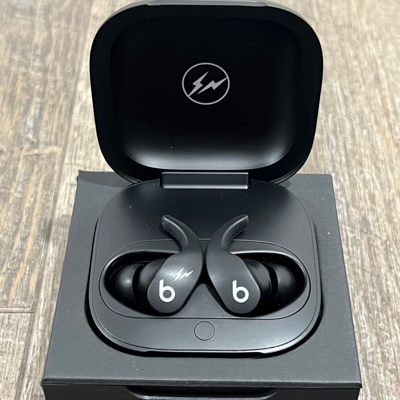 美品 Beats Fit Pro × fragment design コラボ イヤホン ビーツ