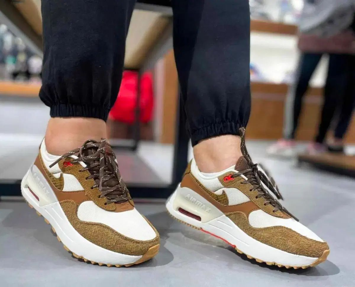 235 ） NIKE(ナイキ) エアマックス SYSTEM(システム) SE