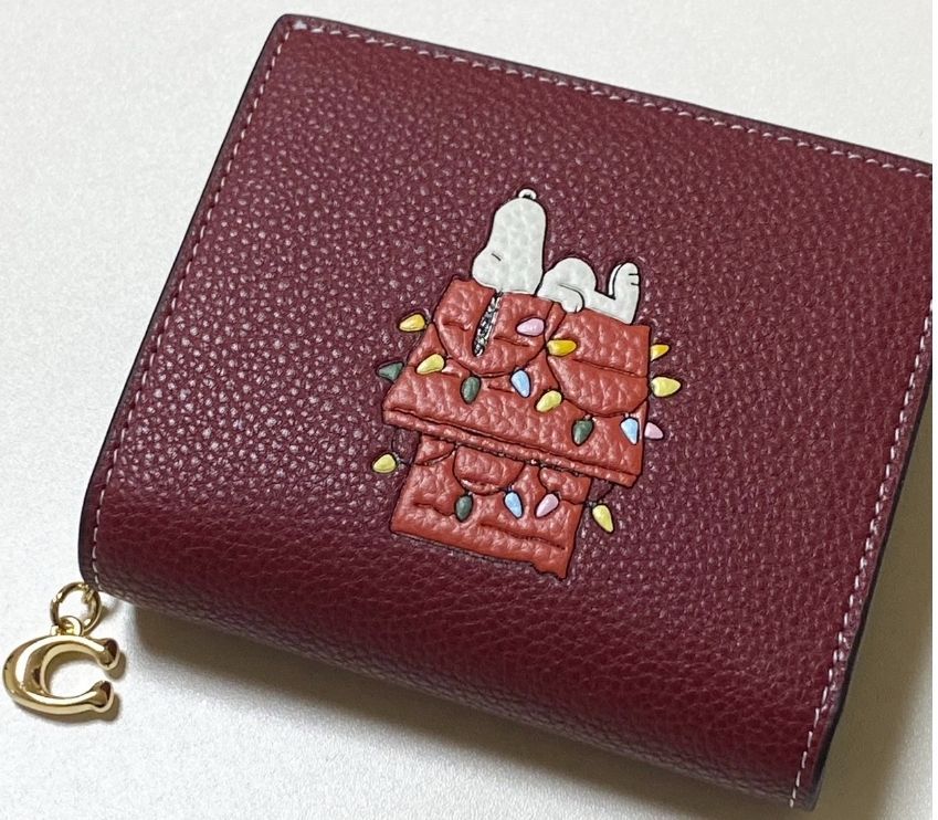 新入荷】【大人気】COACH 二つ折り財布 スヌーピー ワインマルチ CF252