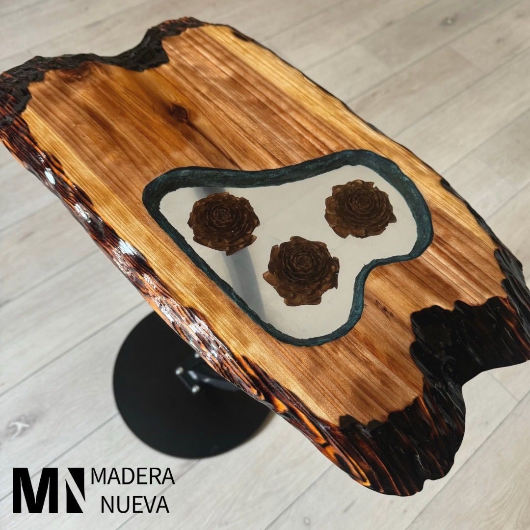 ウッドレジンのサイドテーブル