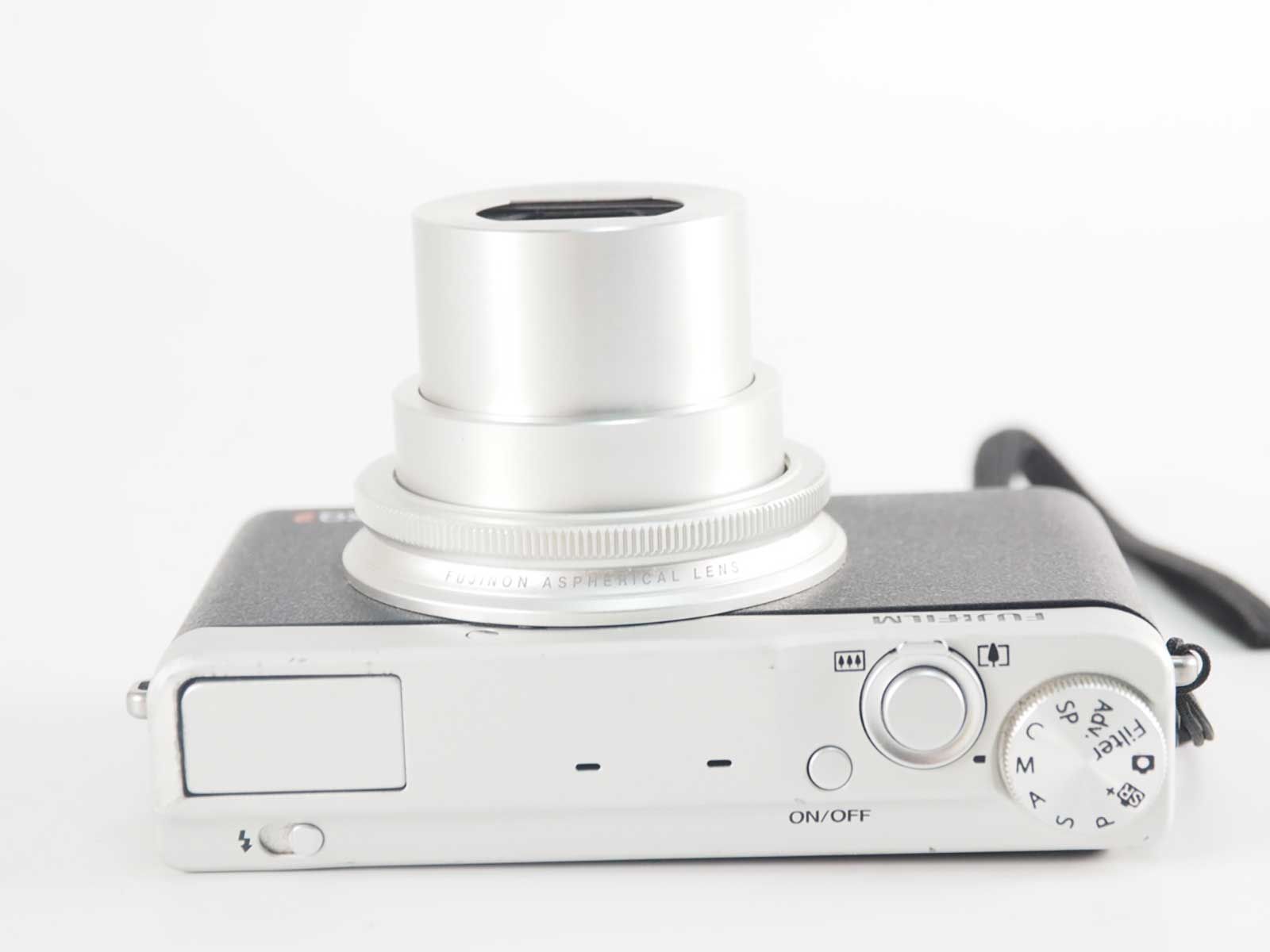 ジャンク品】XQ2 ホワイト FUJIFILM フジフィルム デジカメ 蘇れ、名機