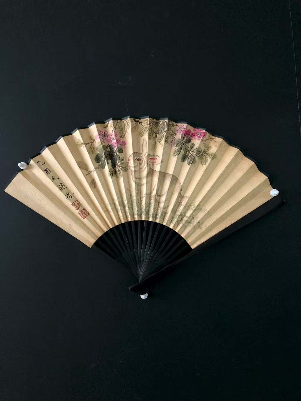 中国古美術.清代.ウサギ 扇面の純手描き作品.観賞品.文房置物.中国骨董25090713