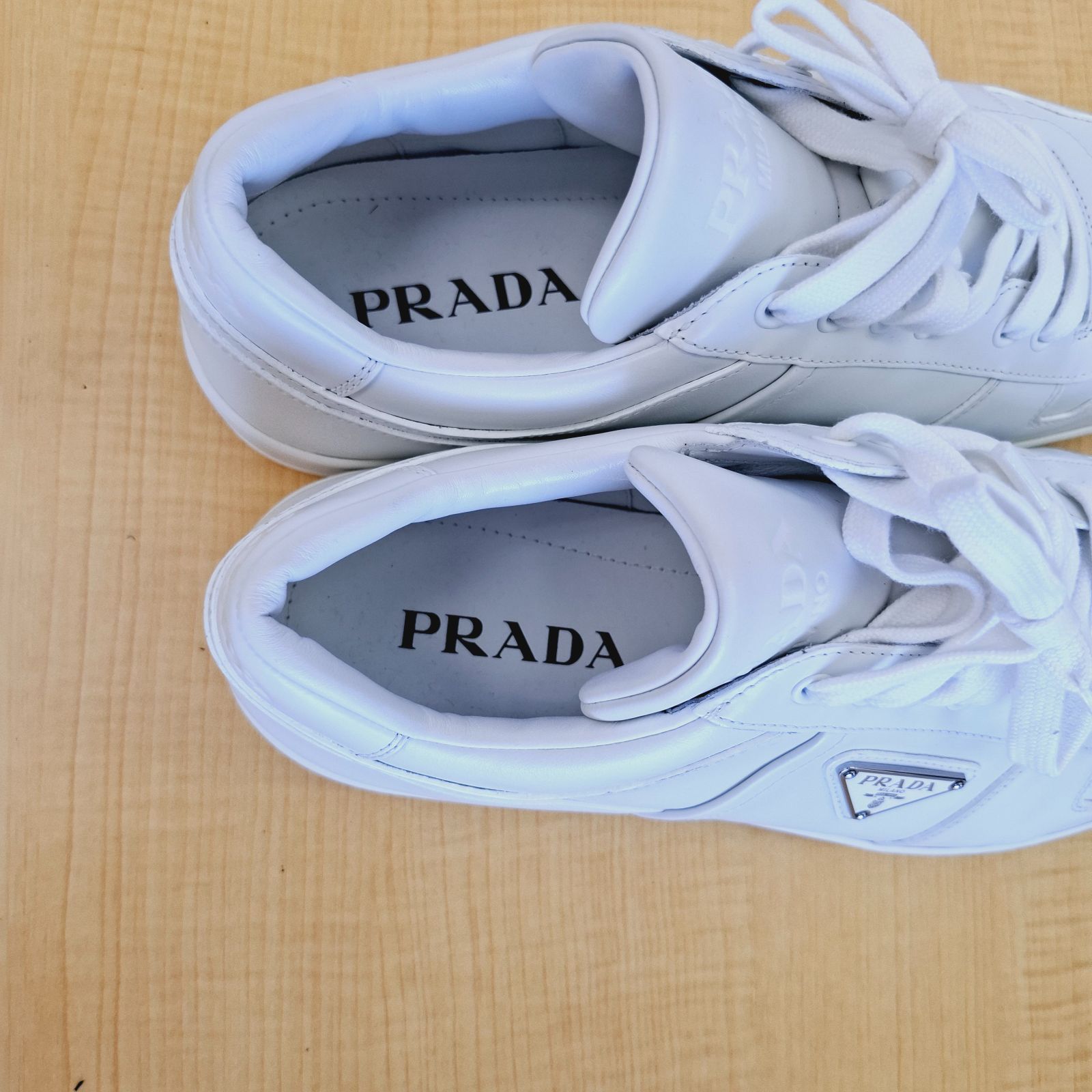 かなり美品】プラダ PRADA スニーカー 2EE364 トライアングルプレート 