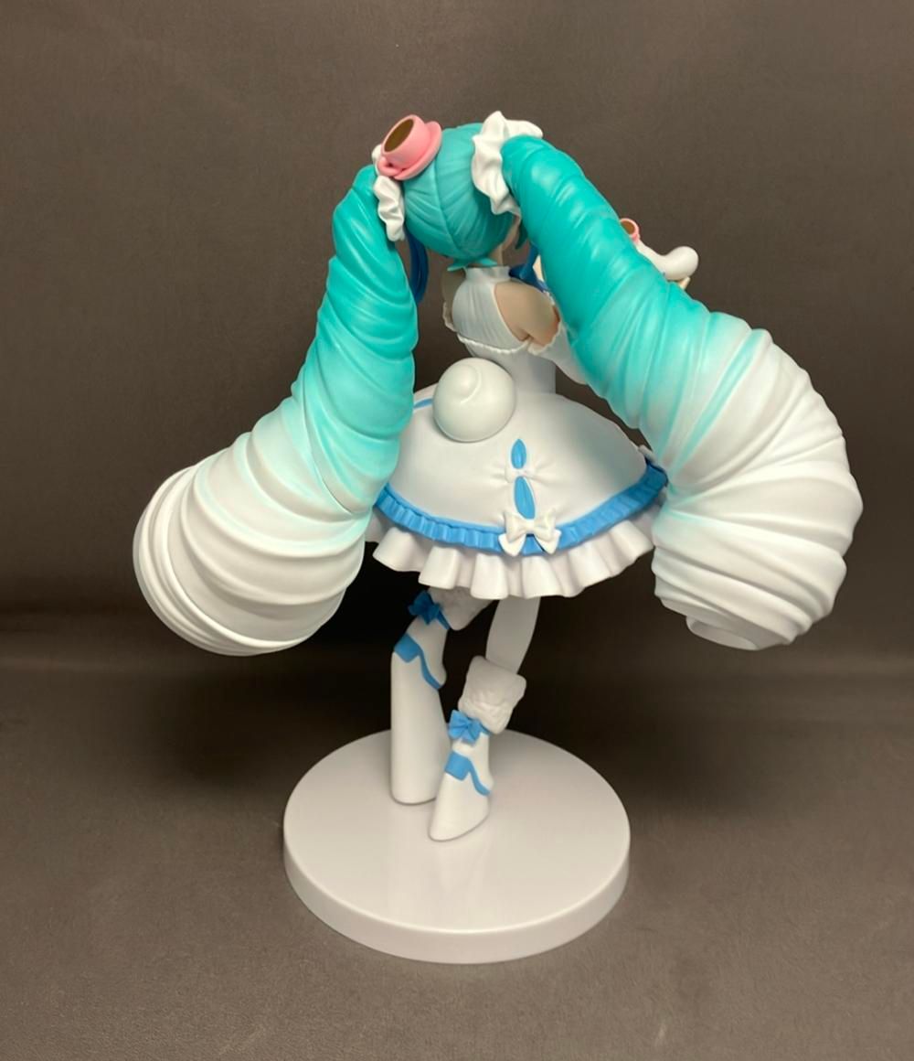 初音ミク シナモロール　ホワイトドレス　フィギュア IMG_0750.webp